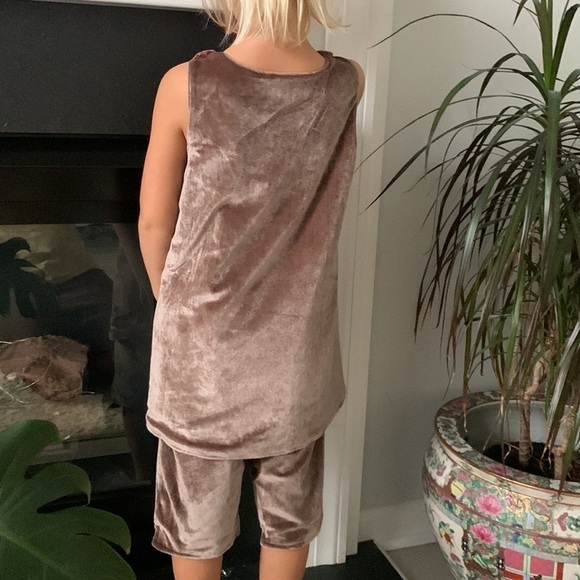 2‎ PCs Girls The Bae Hive Baesics Velvet tunic dress sz 4 NWT blush pink - Picture 15 of 15